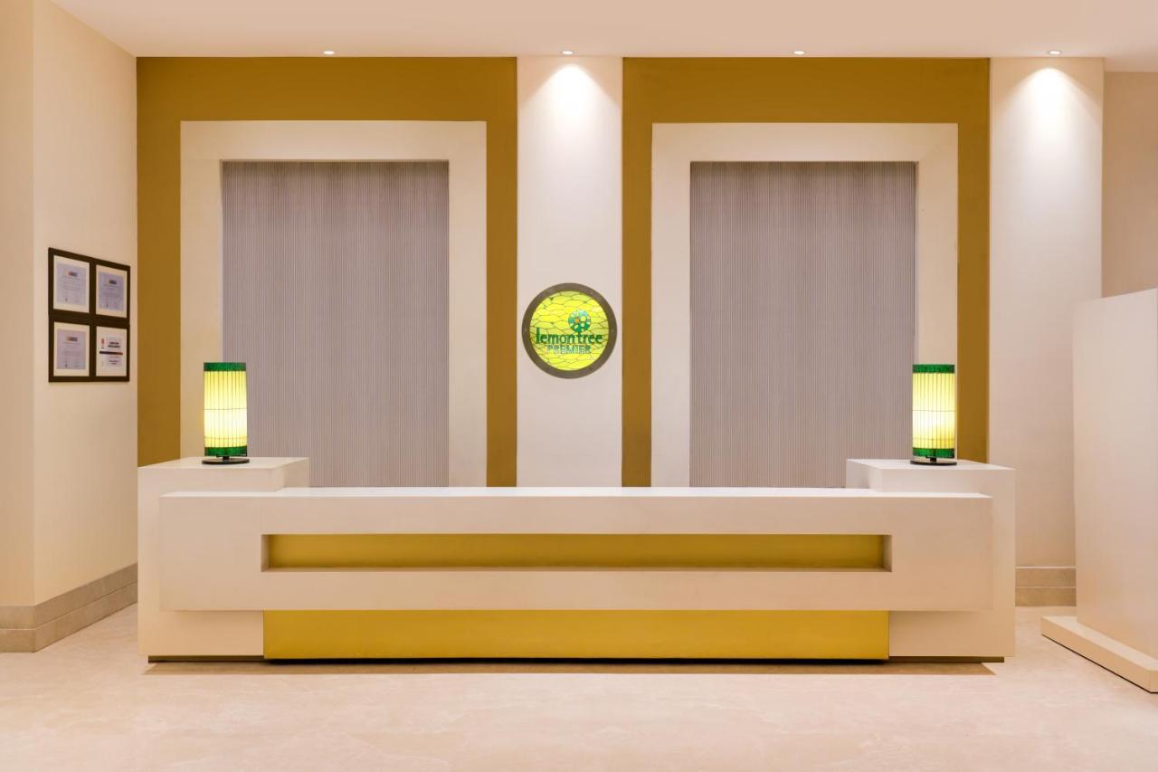 Отель Lemon Tree Premier 2, Gurugram Гургаон Экстерьер фото